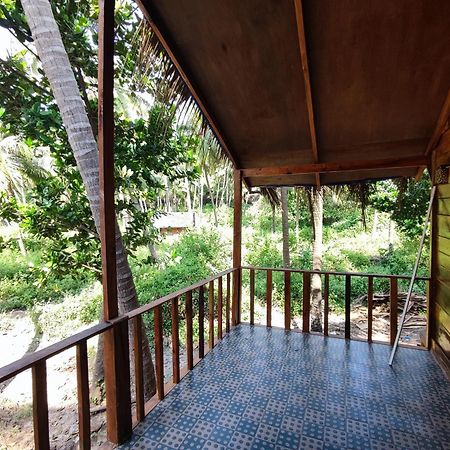 Sea Front Cottage Little Khola Cola Exterior photo