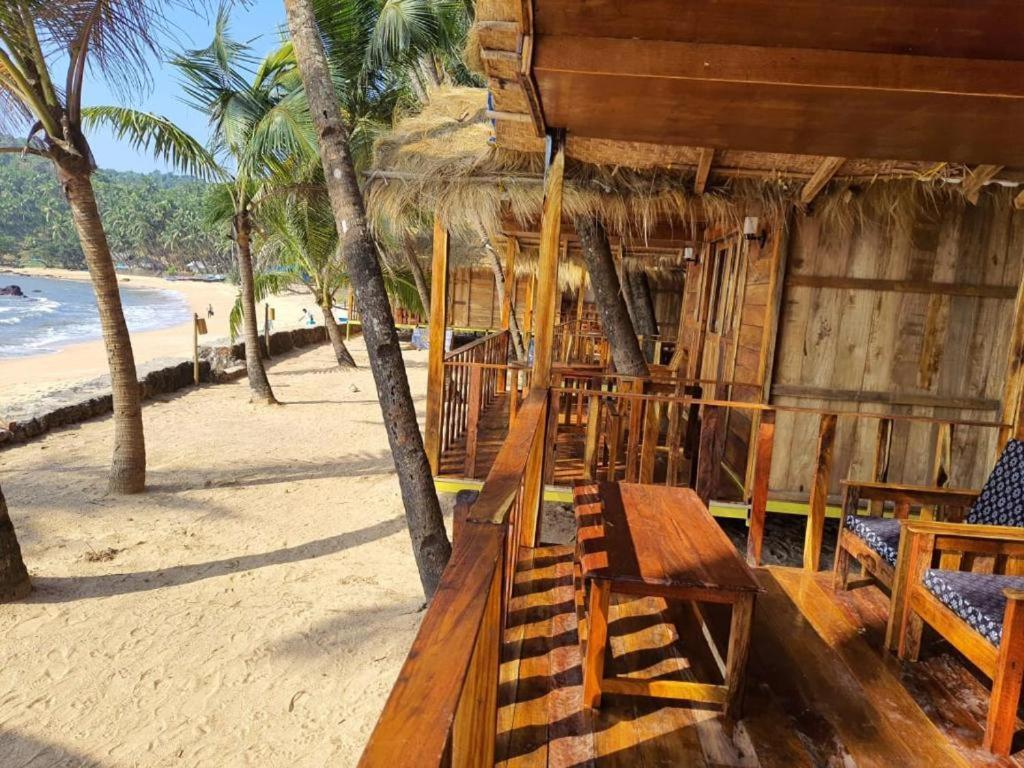 Sea Front Cottage Little Khola Cola Exterior photo