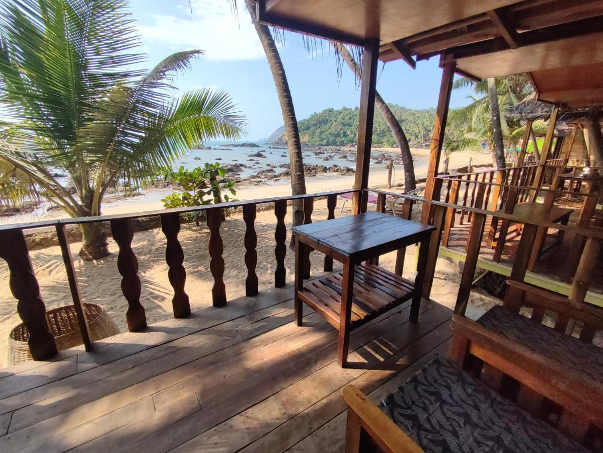 Sea Front Cottage Little Khola Cola Exterior photo